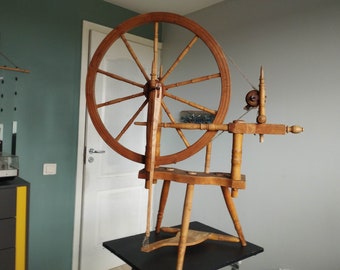 Rare roue suédoise vintage en bois de salon avec roue 26" signée