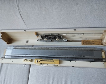 Винтажная японская вязальная машина Empisal Knitmaster 323.