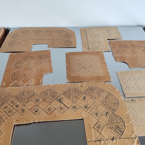 Set de 8 modèles de cartes piquées vintage suédois de dentelle aux fuseaux