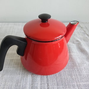 Vintage Swedish Red Enamelware Teapot Kettle / Coffee Pot / Red Country Kitchen / Enamel Pot / Red Water Pitcher Midcentury Red Teapot