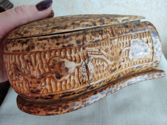 Vintage Handcrafted and Carved Wood Box Leaf Moti… - image 10