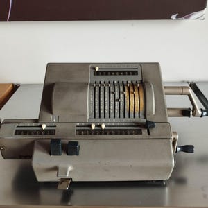 Vintage Original Odhner 239 Mechanical Calculator Swedish Adding Machine