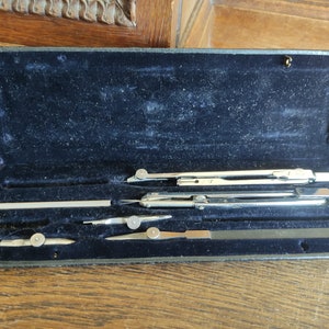 Case with Drawing Cutlery, Calipers, Drawing Pencils and various tools 6 parts Collection MEASUREMENTS RITINE INSTRUMENTS Mid-20th century.