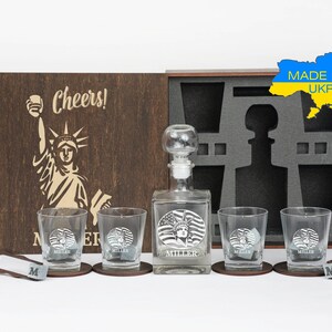 Christmas present, Patriotic Flag Personalized Whiskey Decanter Set in Wooden Box with Whiskey Stones, Statue of Liberty, Birthday Gift