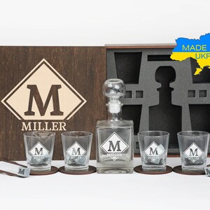 Christmas present, Personalized Whiskey Decanter Set in Wooden Box, Birthday Gift for Man, Him, Boyfriend, Dad, Guy