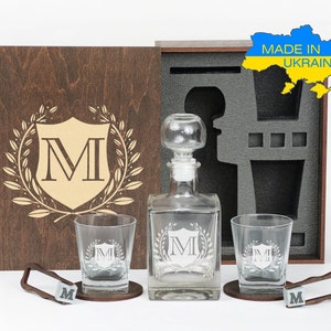 Christmas gift, Personalized Whiskey Decanter Set in Wooden Box with Whiskey Stones, Birthday Gift for Man, Him, Boyfriend, Dad, Guy