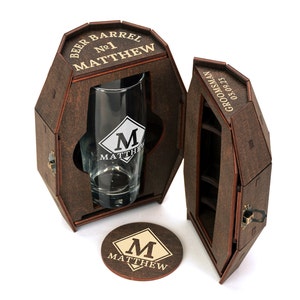 Cadeaux pour garçons d&#39;honneur, ensemble de verres à bière personnalisés dans un tonneau en bois, proposition de garçon d&#39;honneur, cadeau exclusif par KitchenBarStore, témoin, cadeau huissier