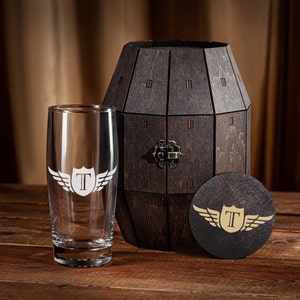 Personalized Pilot Gifts, Gift for Aviator, Pilot Retirement, Beer Glass in a Wooden Barrel, Aviation Enthusiast Gift