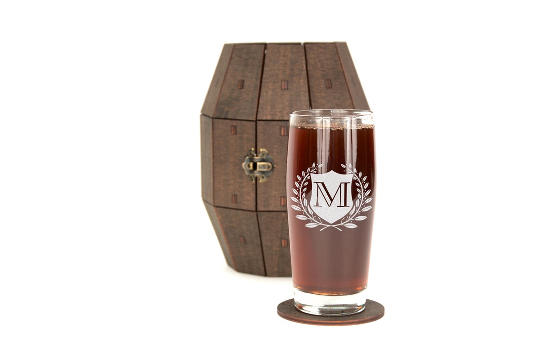 Groomsmen Gifts, Personalized Beer Glass Set in Wooden Barrel
