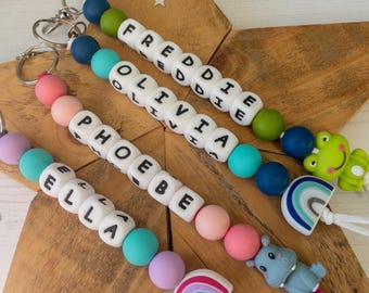 Llavero personalizado con nombre infantil: Cuentas de silicona, adorno para bolso infantil