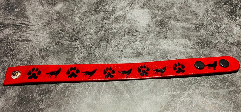 Wolf leather wristband
