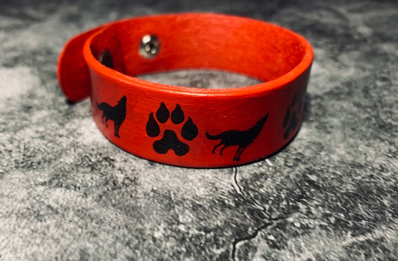 Wolf leather wristband