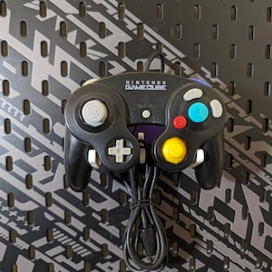Nintendo Gamecube Controller mount display for IKEA Skadis and Uppspel Pegboard Game Cube