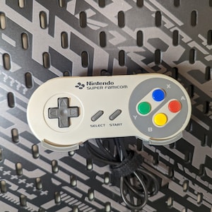SNES controller holder for IKEA Skadis pegboard Super Famicom Super Nintendo