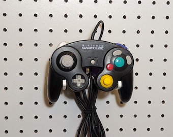 Nintendo Gamecube controller display mount for standard pegboard game cube