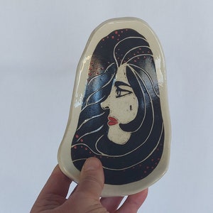 Graffito dish woman