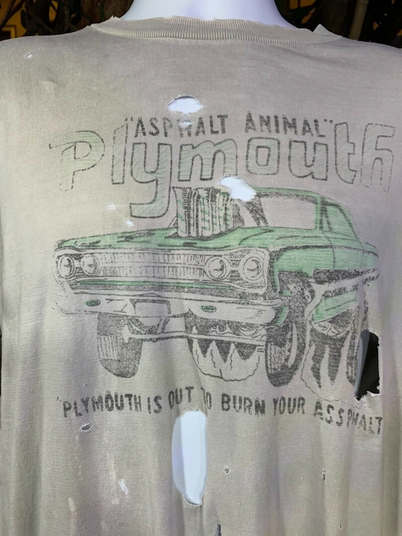 Original vintage plymouth "Asphalt animal" destroy