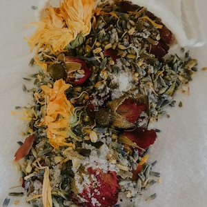 Postpartum Herbal Bath Sachet – Single Soak for Recovery After Birth