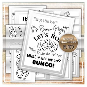 Peut inclure: Un ensemble de cartes et panneaux de jeu Bunco imprimables avec du texte noir sur papier blanc. Le panneau principal indique Ring the bell! It's Bunco Night! LET'S ROLL, What Table do I go to? What # are we on? BUNCO! avec des illustrations de dés.