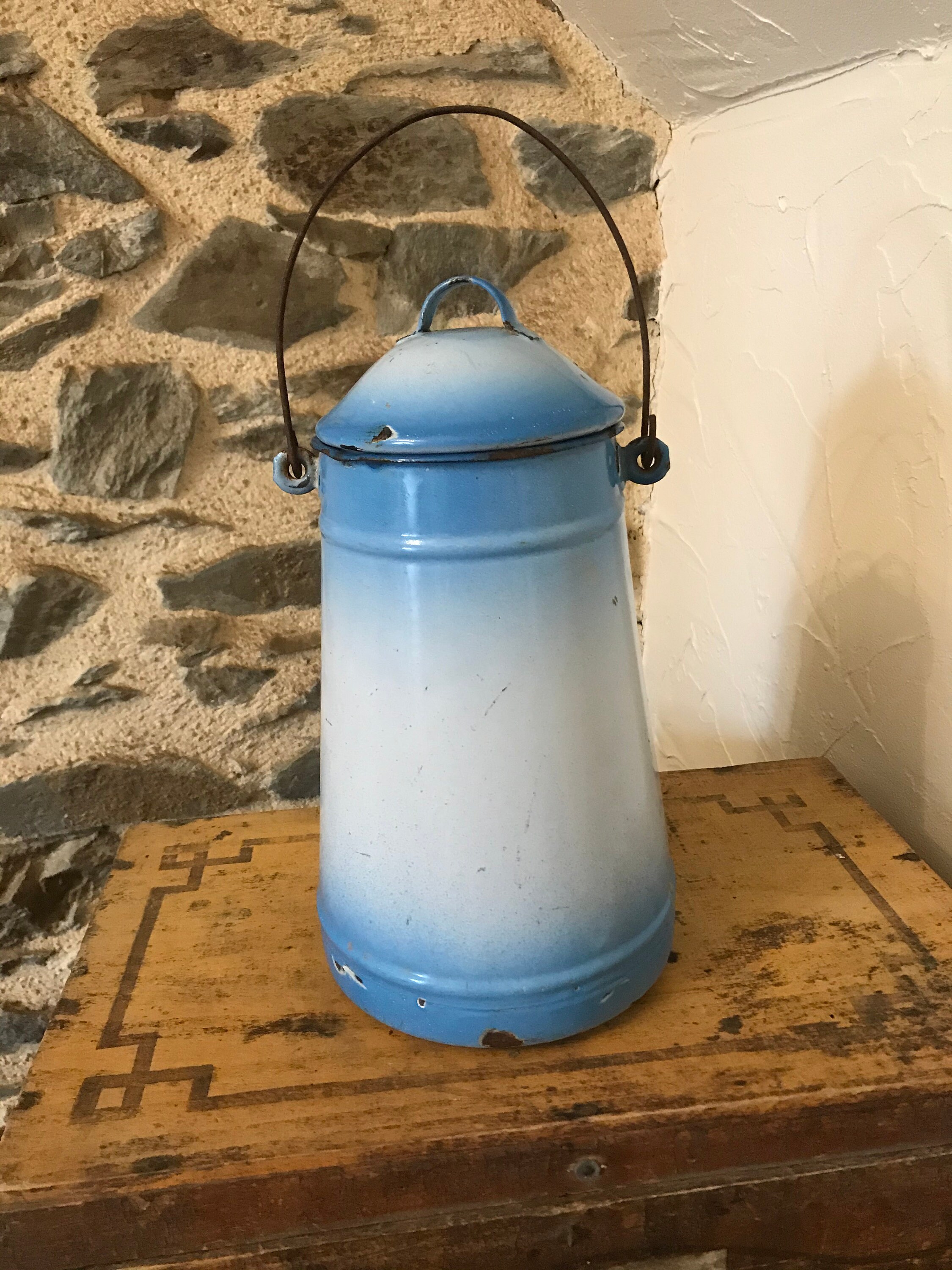 Pot à Lait Émaillé Vintage Français - Pot en Émail Bleu Graniteware Bleu