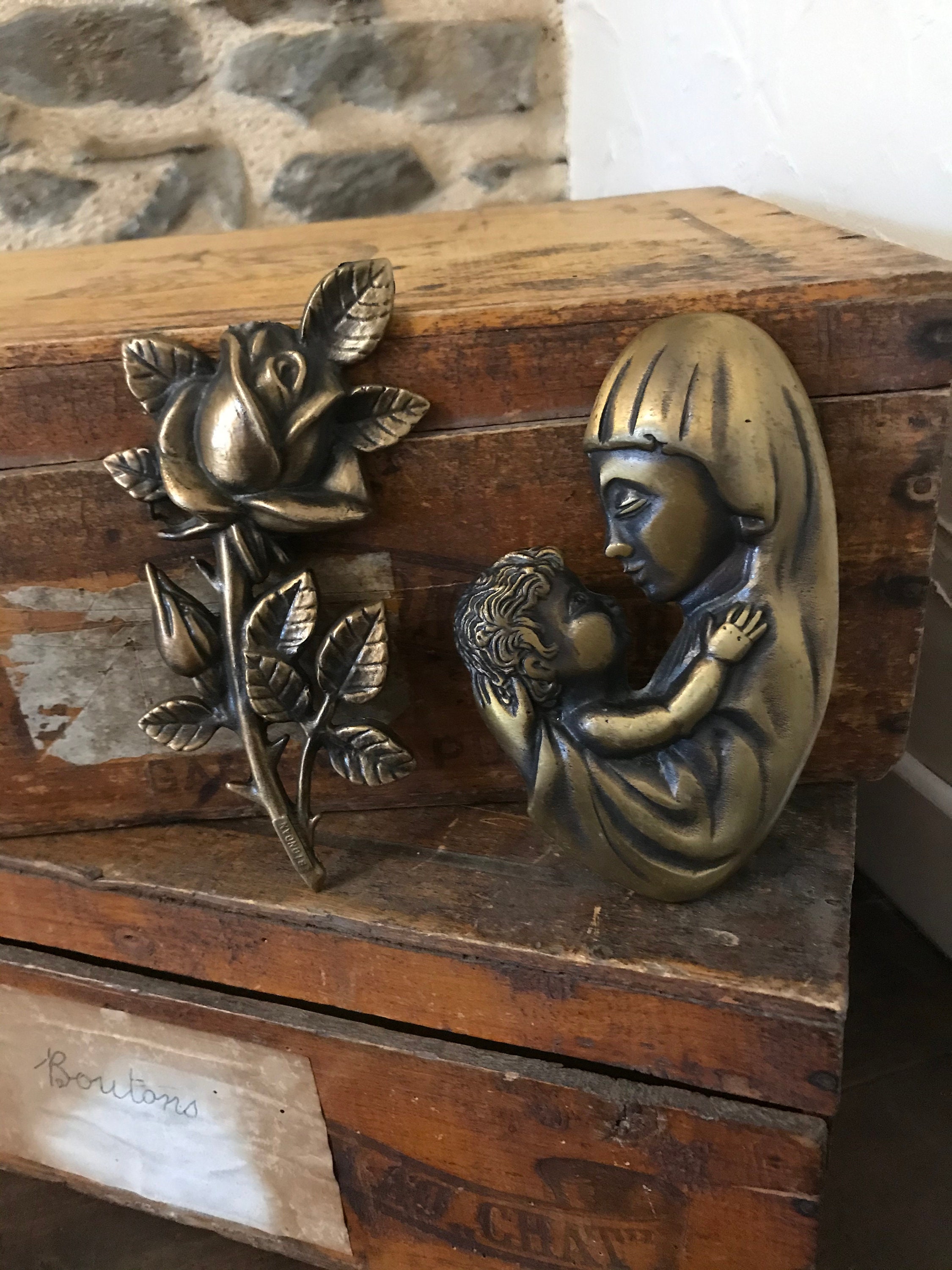 Vintage Français Deuil Bronze Madonna & Child Rose Wall Mount