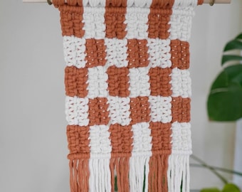 Karierte Wandkunst |  Makramee-Wandbehang | Boho Wanddekor | Makramee hängend | Einweihungsparty Geschenk | Retro Ästhetik | Trendige Wandkunst