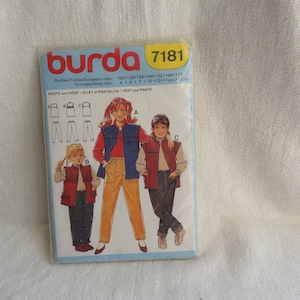 Peut inclure: Un patron de couture pour un gilet et un pantalon pour enfants. Le patron est de Burda et le numéro du patron est 7181. Le patron comprend les tailles 104-170.