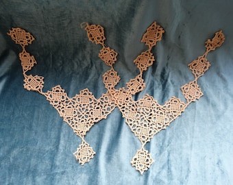 2 Antique thread crochet trims/Ecru crochet work panels/Decorative vintage lace corner pieces/Sewing inserts/Cushion corners/Dressmaking