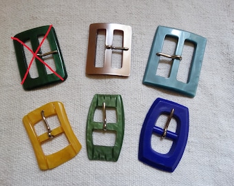 5 Vintage buckles/Plastic belt fasteners/Coloured buckles/Sewing notions/Belt fixings /Dress adornments/Mid century dress or coat fasteners