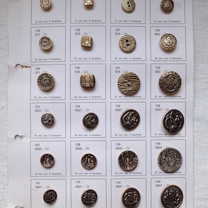 Vintage kaart monster knoppen/verkoper monster/Fournituren/verzamelknoppen/assortiment vintage knoppen/24 goudkleurige metalen knoppen op kaart