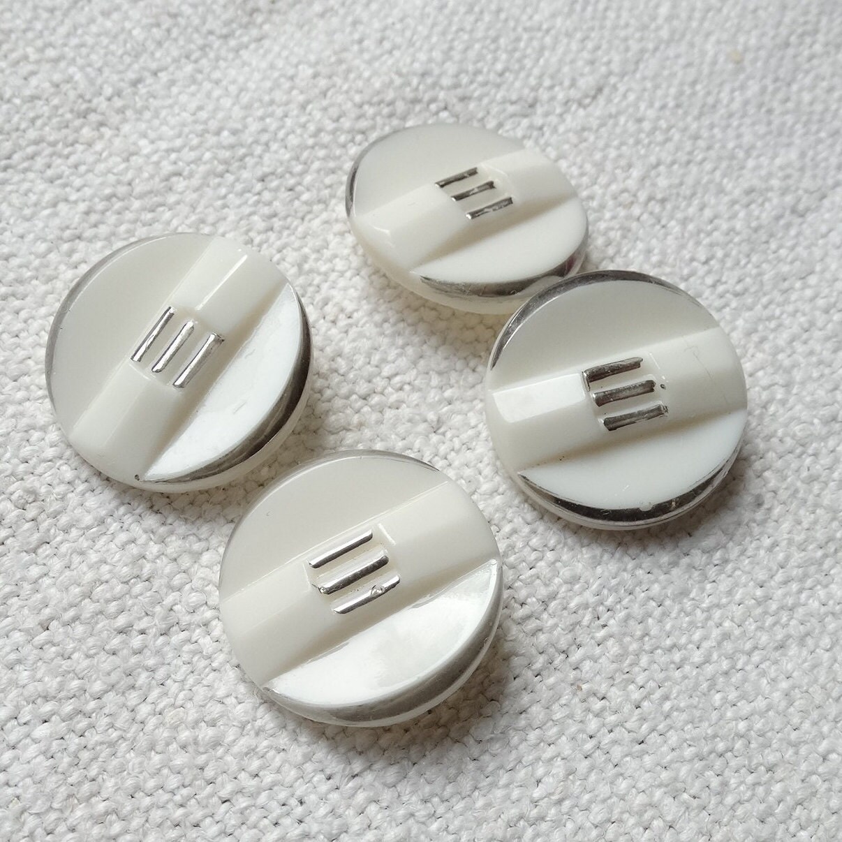 Deco Button 4 Art Deco Glass Buttons/vintage White & Silver Buttons/round - Etsy