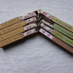 Selección: Etiquetas vintage para ropa con monograma. Cinta francesa para ropa con iniciales o números 15 y 18 para tarjetas o manualidades.