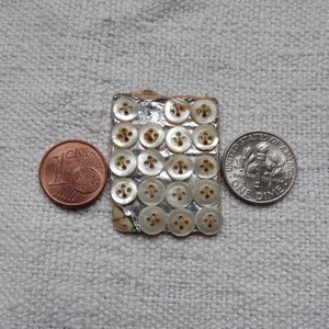 Botones de nácar de 6 mm/18 botones antiguos de nácar/Pequeños botones de concha natural iridiscente/Ropa para muñecas y bebés/Costura, restauración de vestuario