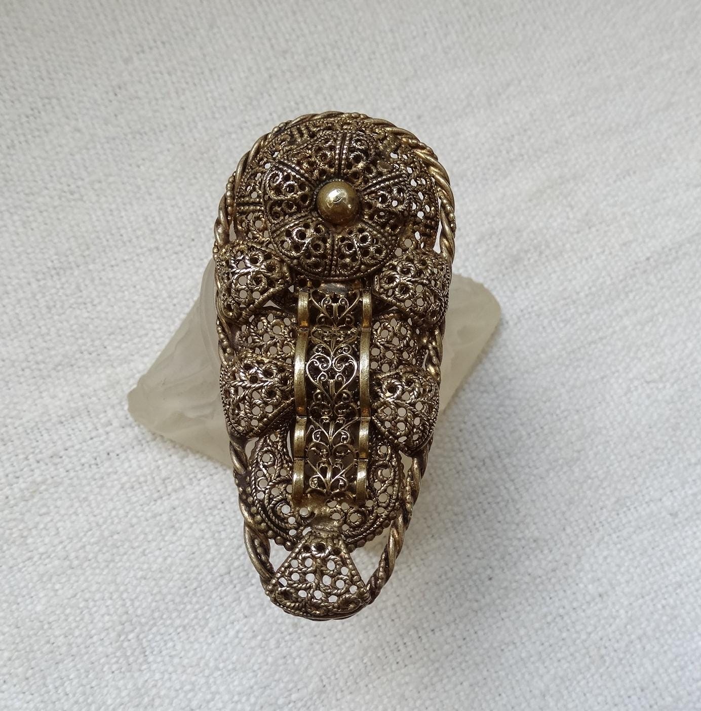 Art deco dress clip/Filigree brass dress clip/Antique brass clip/Fur clip/Vintage costume/Dress adornment/1920s fashion accessory/Stage prop