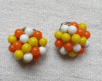 Vintage clip on earrings/Yellow, orange & white cluster beads/1950s/60s plastic earrings/Vintage jewellery/Retro 1960s costume jewellery