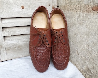 Vintage leather shoes/Woven leather brogues/Unisex lace up footwear/Lattice work leather/Mid brown/Basket weave/Mid century/Size 41 wide