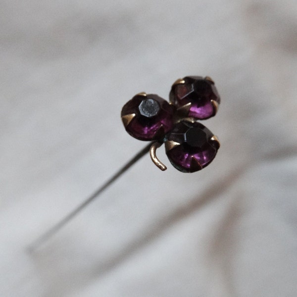 Antique hatpin/Victorian clover leaf hat pin/Amethyst glass clover pin/Lucky clover/Epingle à chapeau/Victorian costume accessory/Stage prop