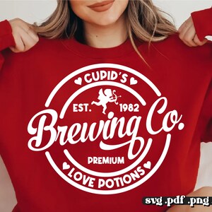 Cupid&#39;s Brewing Co SVG PNG PDF, Zabawny Walentynkowy Svg, Cześć Walentynkowy Svg, Walentynki Svg, Miłość Svg, Serce Svg, Bądź Mój Svg, Kupidyn Svg