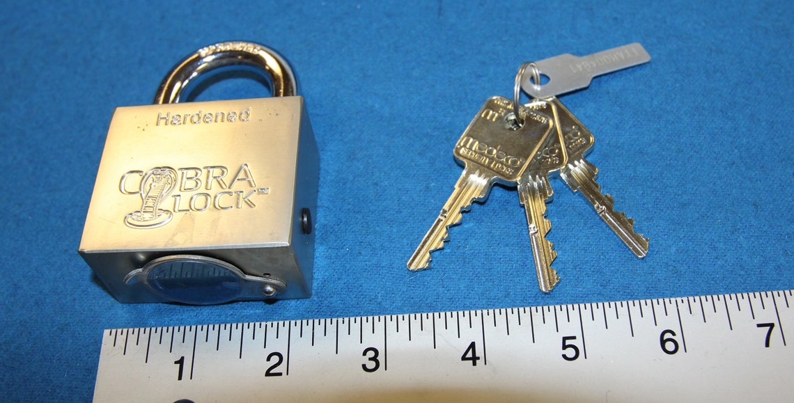Cobra R Keys Cobra Padlock With a Medeco M3 Locking Cylinder and 3 Working Keys ...