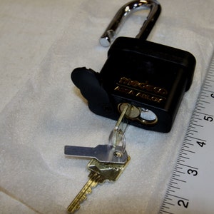 Medeco Assa Abloy model 54715 padlock with 2 working keys - New