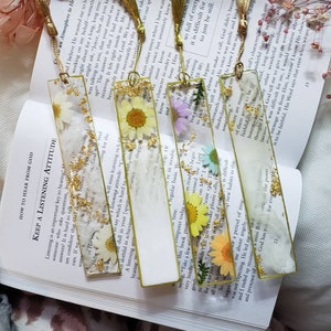 Personalised floral bookmarks, resin bookmarks,book worm gift, Christmas gift, gift for book lover, birthday gift, teacher gift