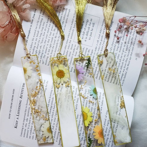 Personalised floral bookmarks, resin bookmarks,book worm gift, Christmas gift, gift for book lover, birthday gift, teacher gift