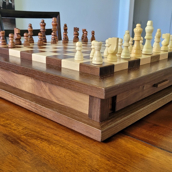 Schach-Set aus Hartholz mit Aufbewahrung - Massive Nussbaum und Ahorn - Handgemacht