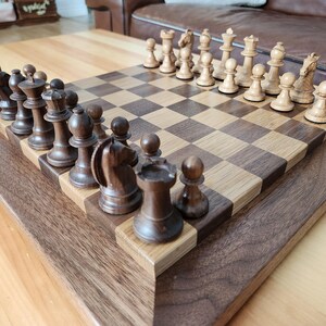Juego de ajedrez de madera - Tablero elevado - Nogal macizo y roble blanco - Tamaño de mesa de centro - Tablero hecho a mano
