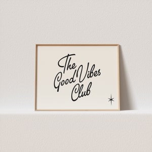 Afiche retro horizontal "The Good Vibes Club". Impresionante tipografía, imprescindible para la pared de tu galería. ¡A un clic de distancia para ser tuyo, para siempre!