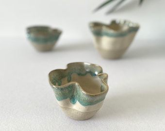Handgemachte gewellte Keramikbecher: Creme Espresso Tasse