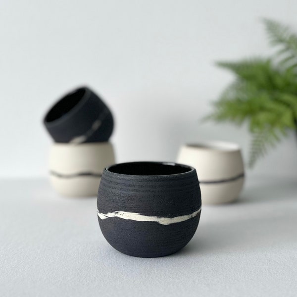 Tazza da caffè in ceramica realizzata a mano: tazza da espresso unica a righe bianche e nere, da 60 ml a 295 ml.