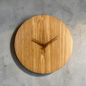Minimalistisk väggklocka i ek, 38 cm – Handgjord träklocka – Tyst modern träklocka – Minimalistisk väggdekoration – Present till vardagsrummet