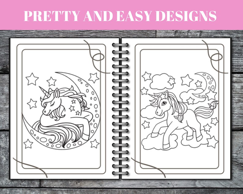 Peut inclure: Un livre de coloriage avec deux pages repr&eacute;sentant des dessins au trait en noir et blanc de licornes. La premi&egrave;re page montre une licorne endormie sur un croissant de lune avec des &eacute;toiles. La deuxi&egrave;me page montre une licorne courant sur des nuages avec des &eacute;toiles et un croissant de lune.