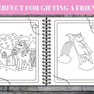 Peut inclure: Un livre de coloriage avec deux pages pr&eacute;sentant des illustrations en noir et blanc d'une licorne. Une page montre une licorne debout &agrave; c&ocirc;t&eacute; d'une maison en forme de champignon, et l'autre page montre une licorne assise sur un arc-en-ciel.